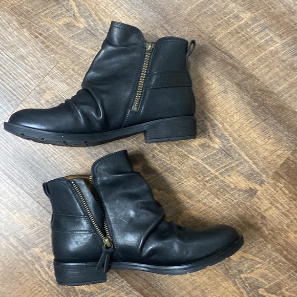 SOFFT BROOKDALE MOTO ANKLE BOOTIE IN BLACK SOFT SLOUCHED FULL GRAIN LEATHER - Picture 10 of 14